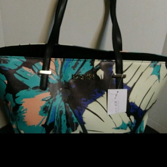 Kenneth Cole Reaction Handbags - KENNETH COLE TOTE BAG Make an Offer!